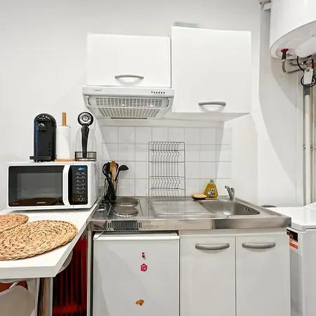 Functional Apartment, Belleville, 11