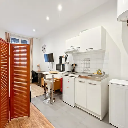 Functional Apartment, Belleville, 11 Daire