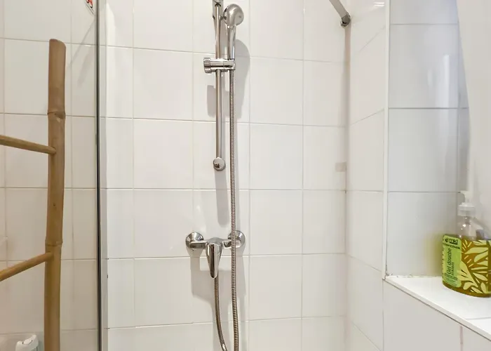 Functional Apartment, Belleville, 11 *