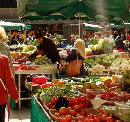 Functional Apartment, Belleville, 11 *