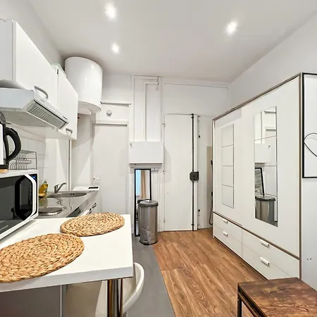 Functional Apartment, Belleville, 11